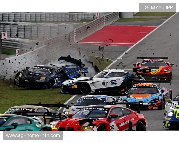 赛车直道攻防大战上演高速博弈